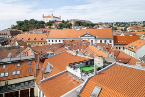 PrimaXArya - maisonette right on the main square with breath taking 360 views of Bratislava
